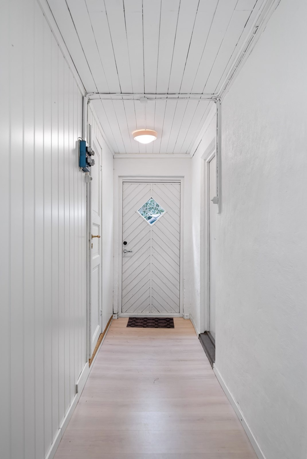 Bodgangen strekker seg gjennom etasjen og gir inngang til boder og det tidligere vaskerommet. Galleribilde