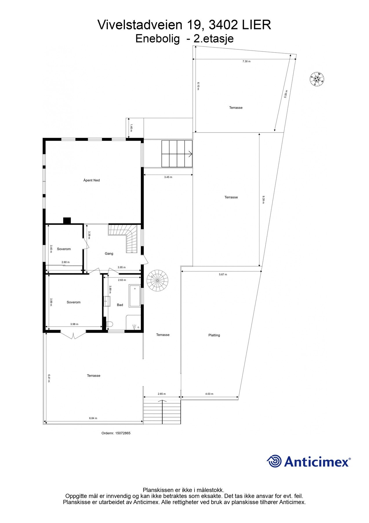 Boligens andre etasje består av gang, baderom og to soverom, samt utgang til takterrasse, terrasser og platting på til sammen hele 276 kvm! Galleribilde