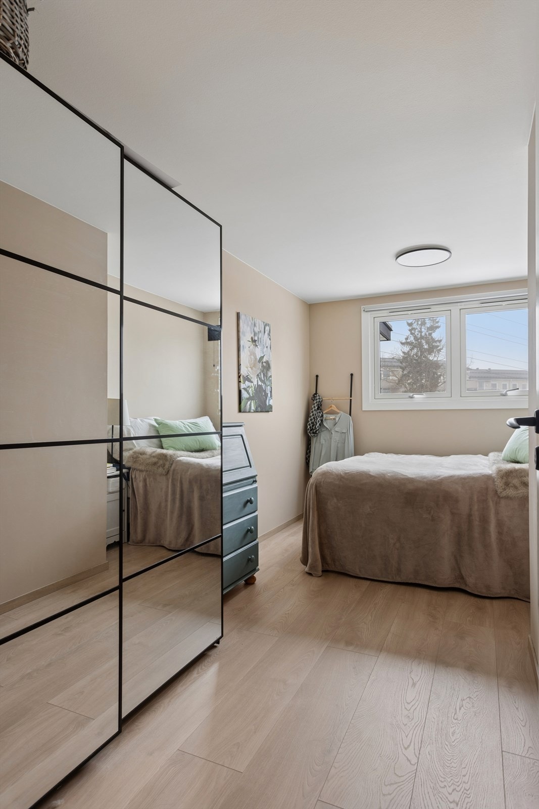 Slipper inn rikelig med lys Galleribilde