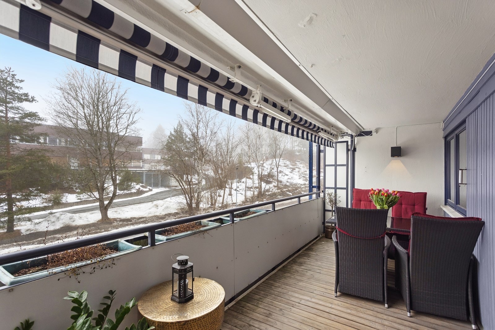 God plass til tilhørende møblement Galleribilde