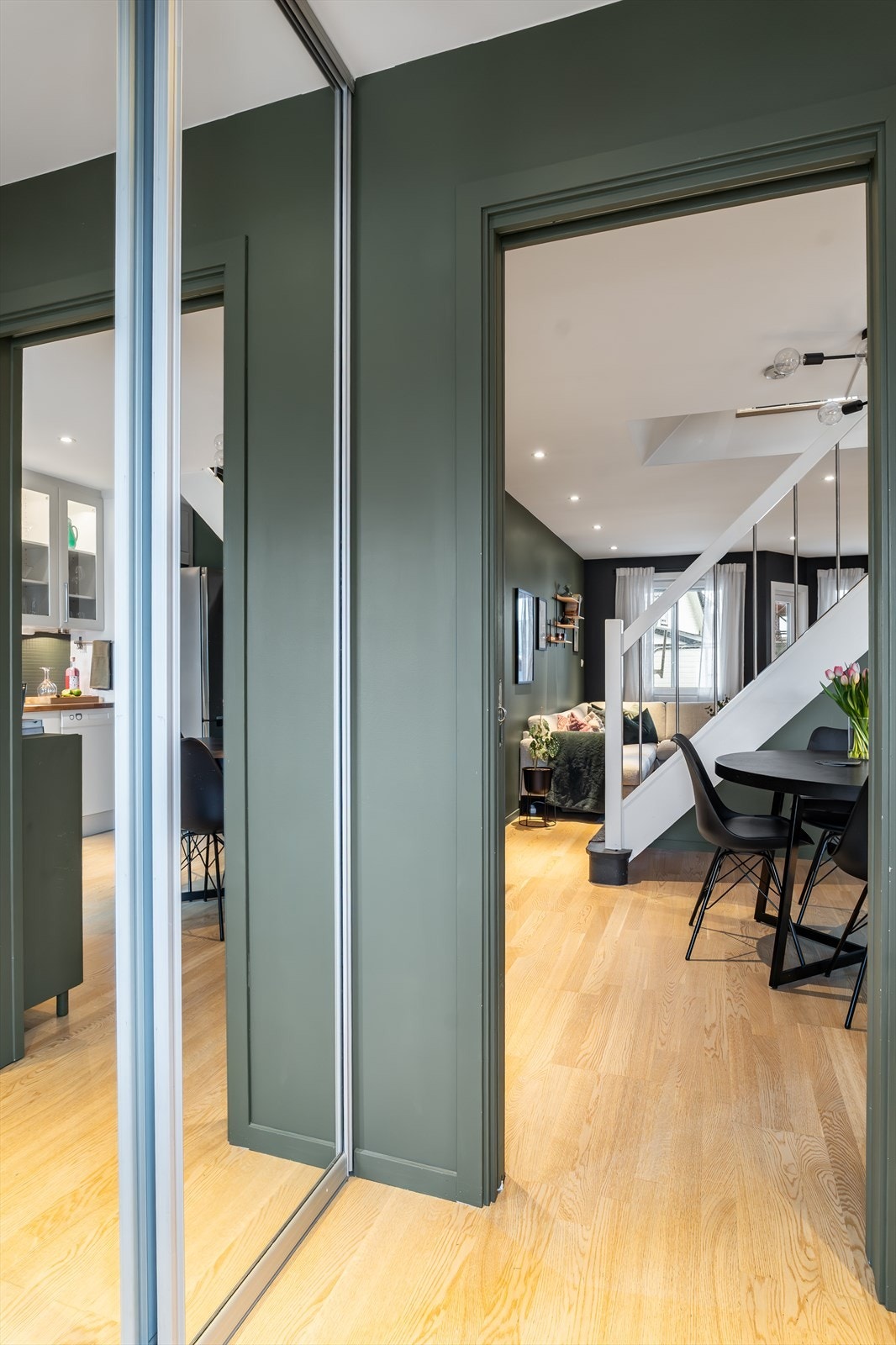 Vindfanget har i tillegg speildørsgarderobe Galleribilde