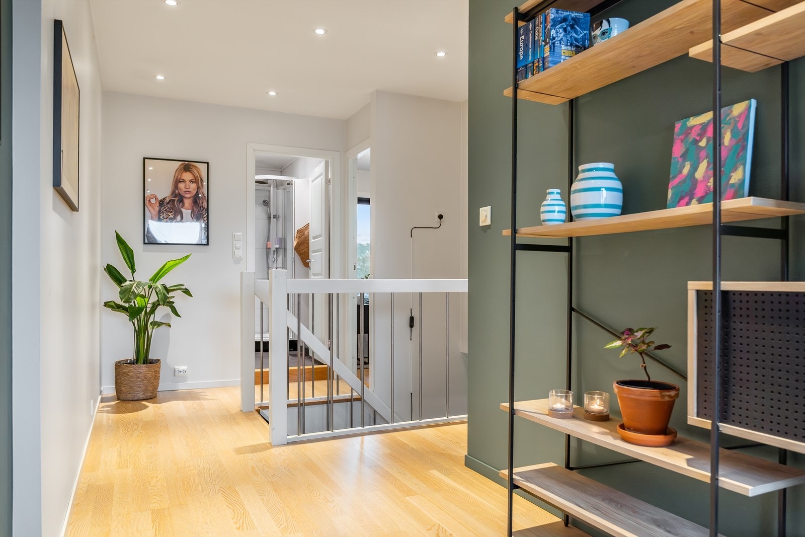 Rommelig gang i 2. etasje Galleribilde