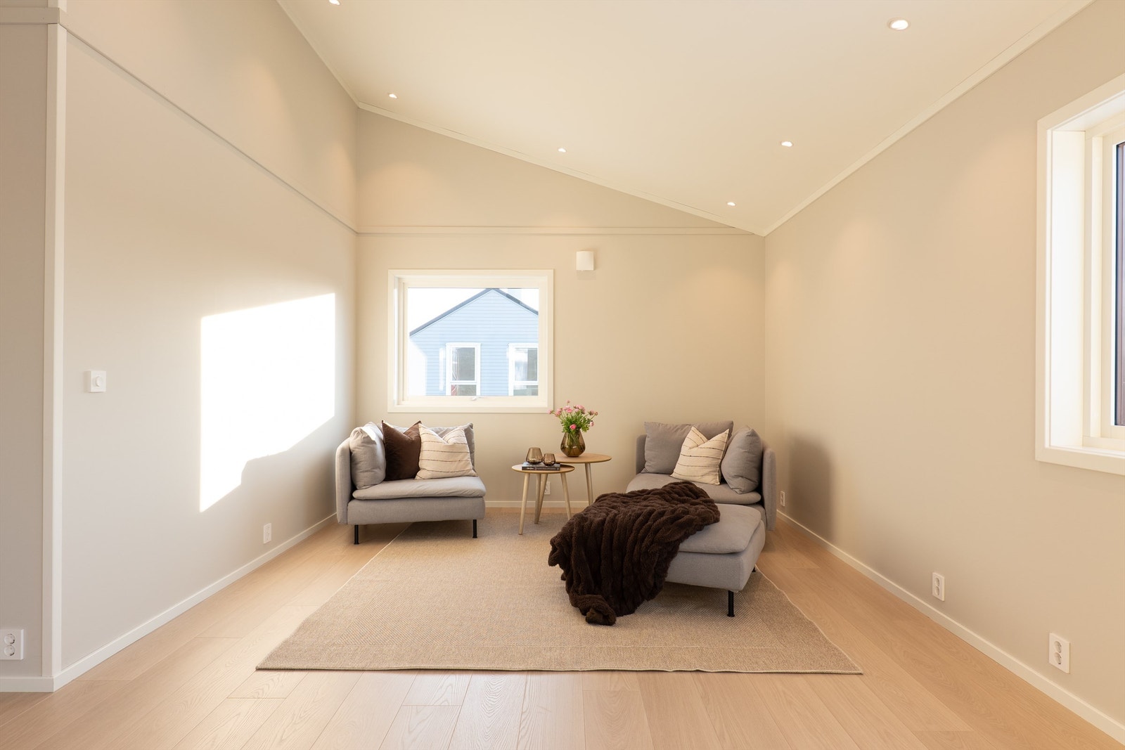 Et ekstra soverom kan skilles ut fra denne delen av stuen. Galleribilde