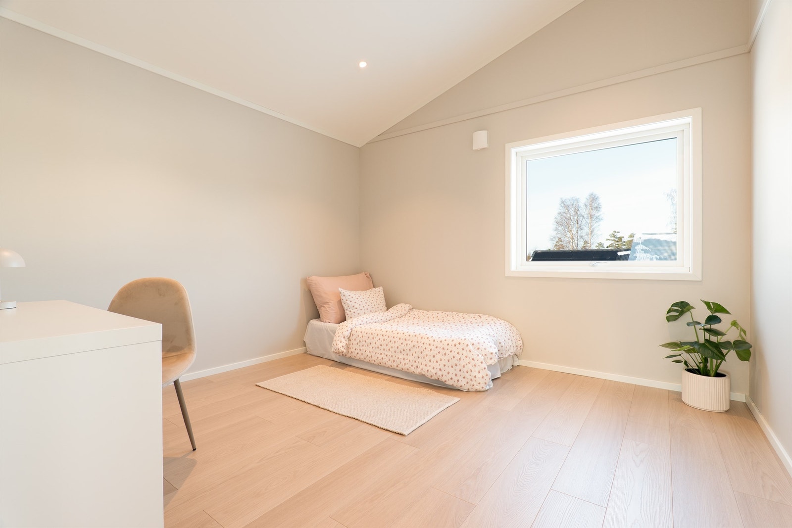 Soverommenes generøse areal gir barna stor tumleplass i sine egne omgivelser. Galleribilde