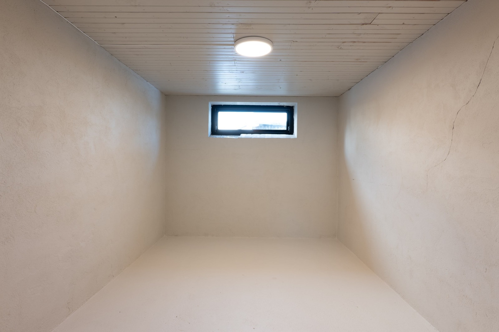 Kjellerens rom og boder representerer meget gode lagringsmuligheter. Denne er byggemeldt som vedbod. Galleribilde