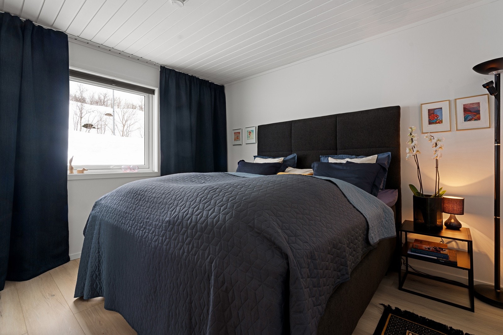 Leiligheten har 3 gode soverom.