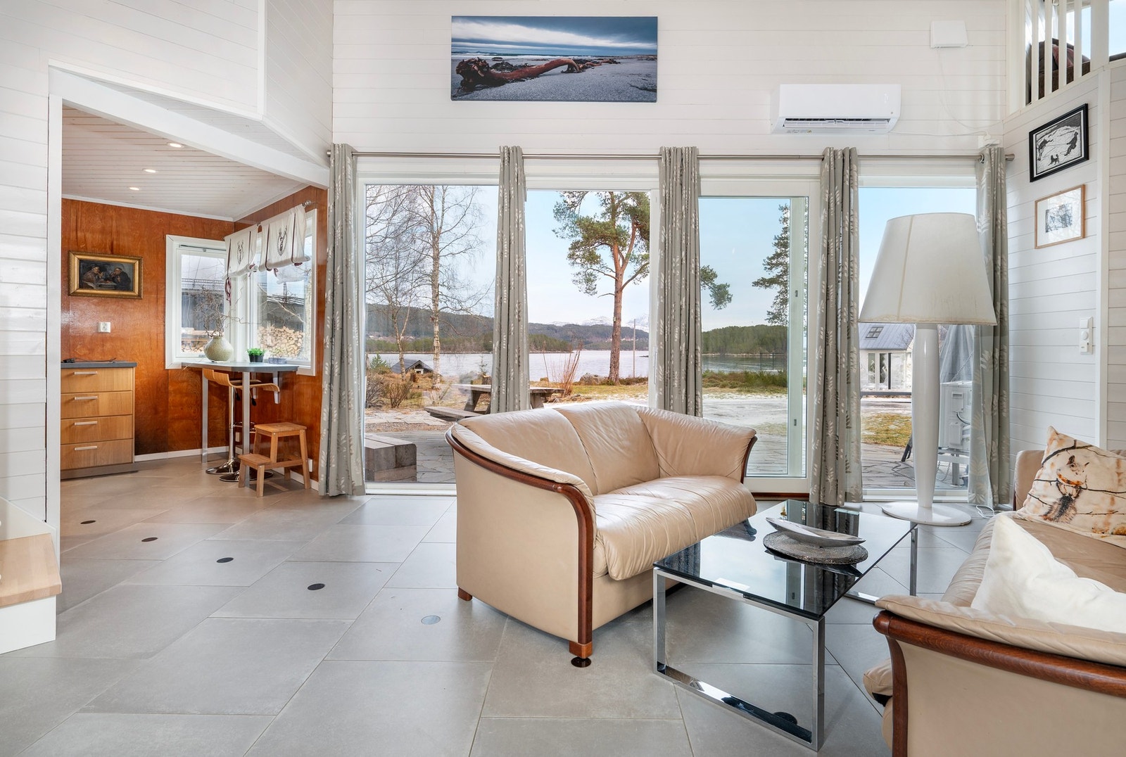 Stue med plass til sofagruppe. Galleribilde
