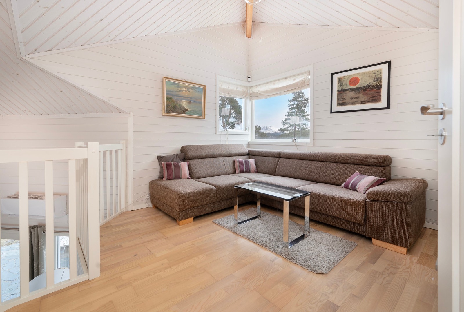 Loftstue. Galleribilde