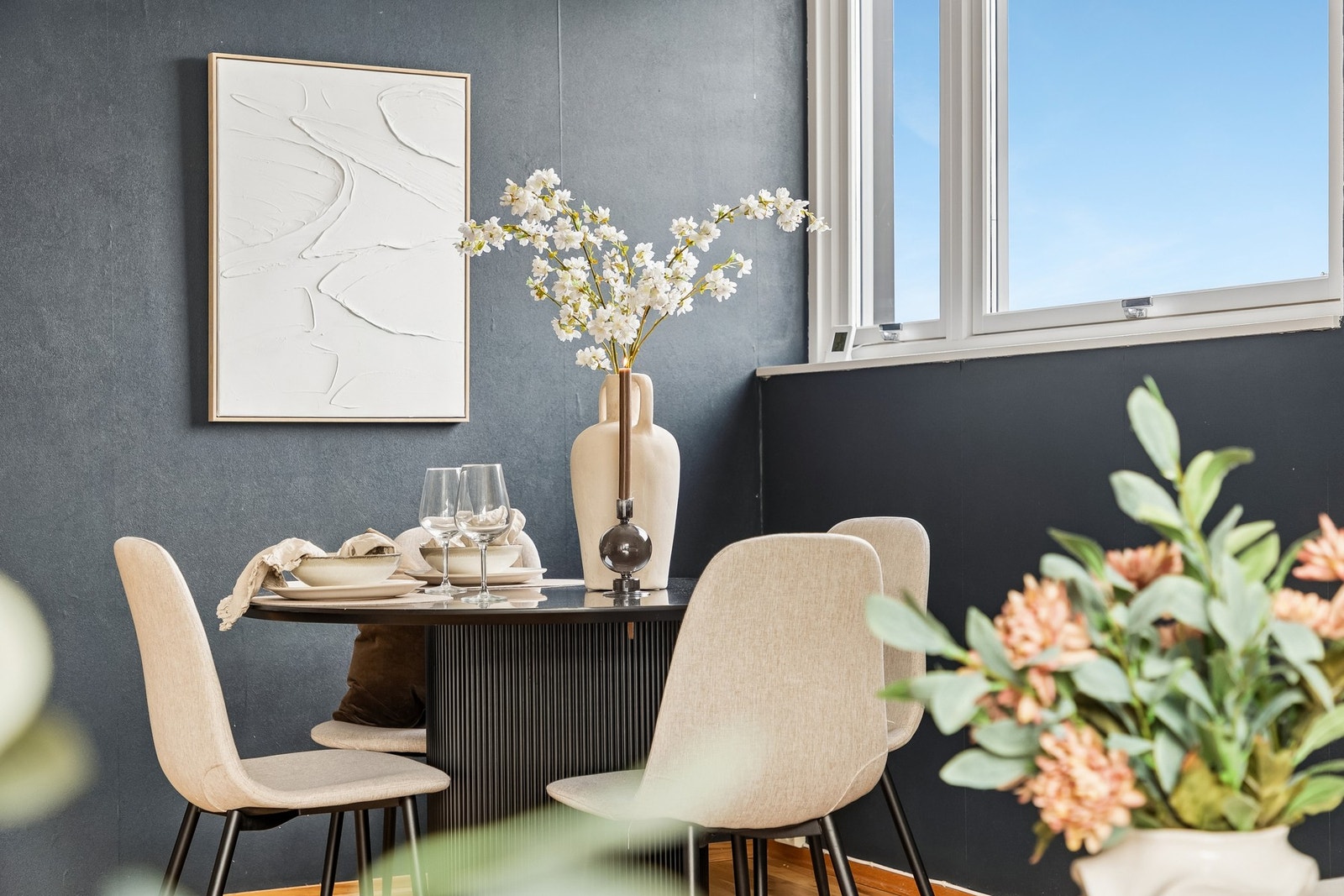 Detaljbilde av spiseplass som skaper en lun og innbydende atmosfære. Galleribilde