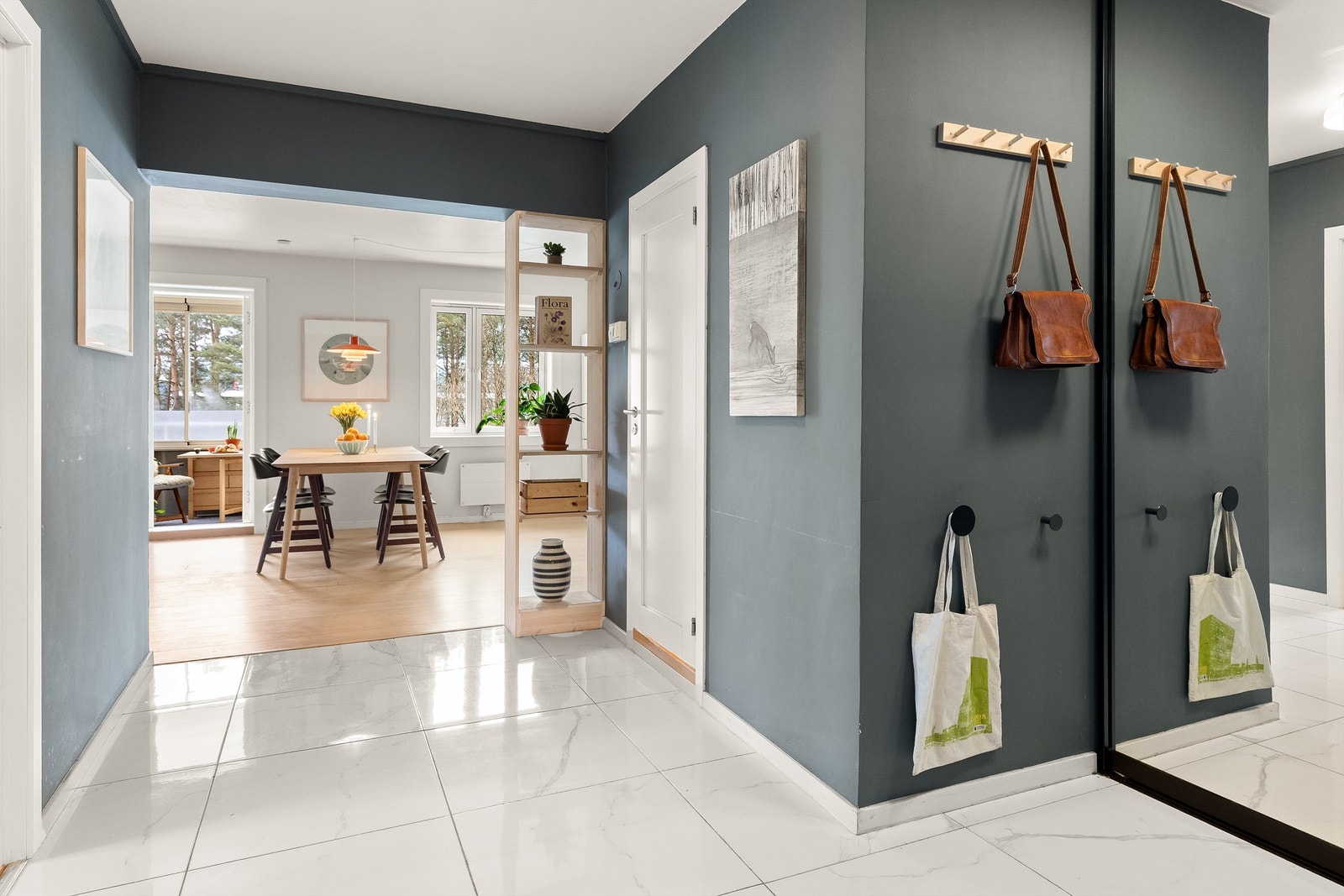 Flislagt gulv med varme i entré. Galleribilde