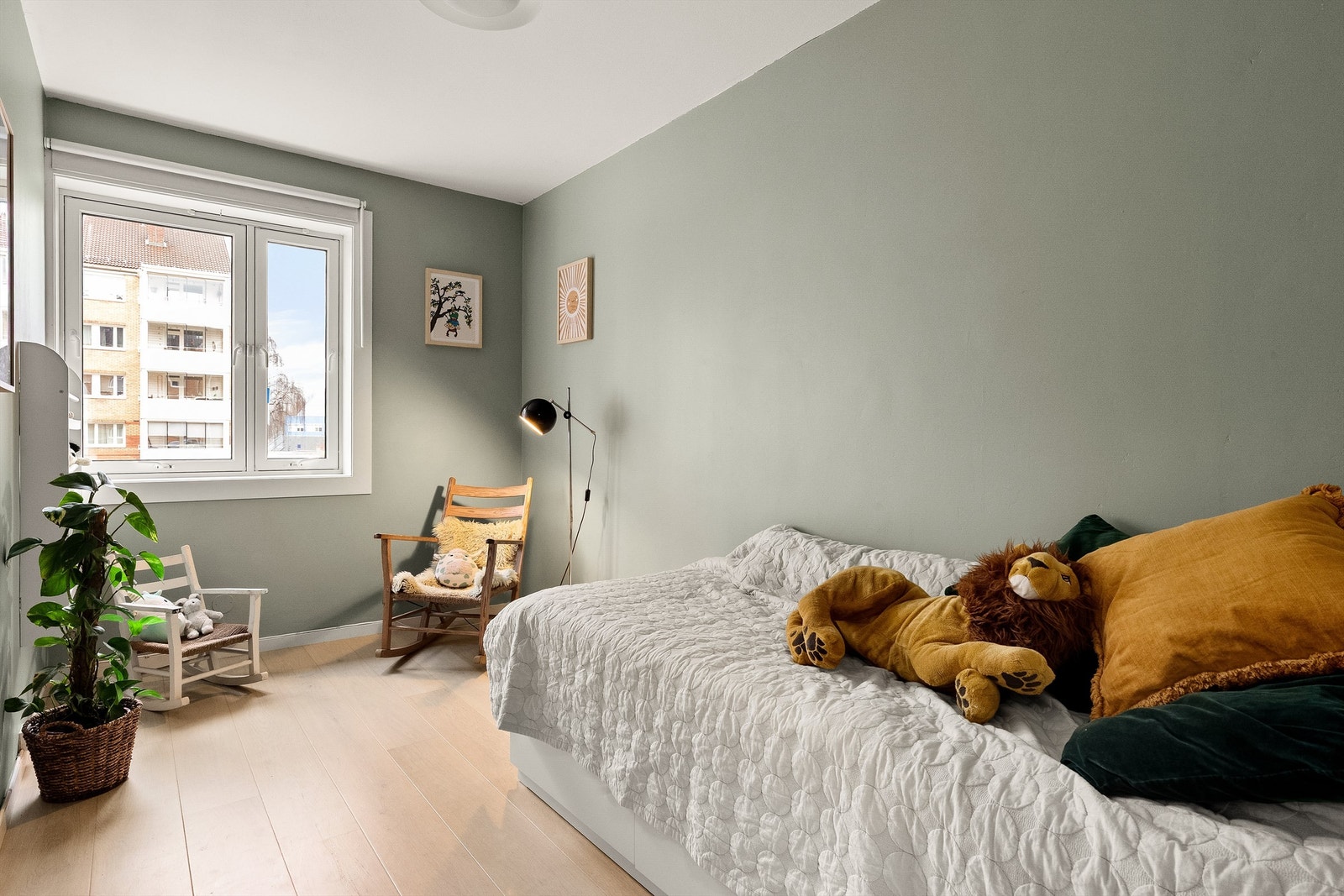 Det andre soverommet er av god størrelse, ideelt som barnerom, gjesterom eller kontor. Galleribilde