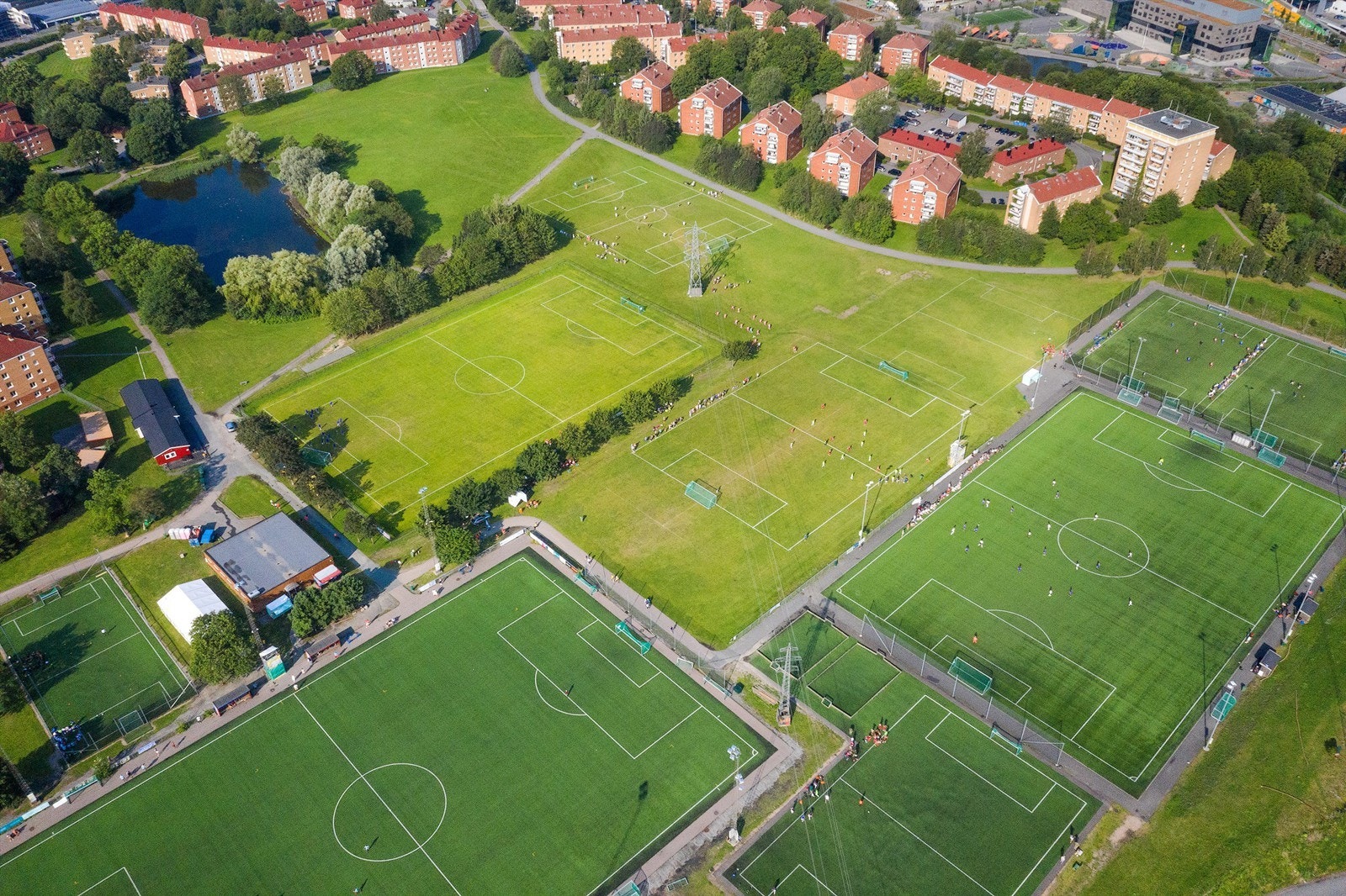 Nærområdet byr på et rikt utvalg av idrettsanlegg, inkludert Valle Hovin og Valhall. Galleribilde