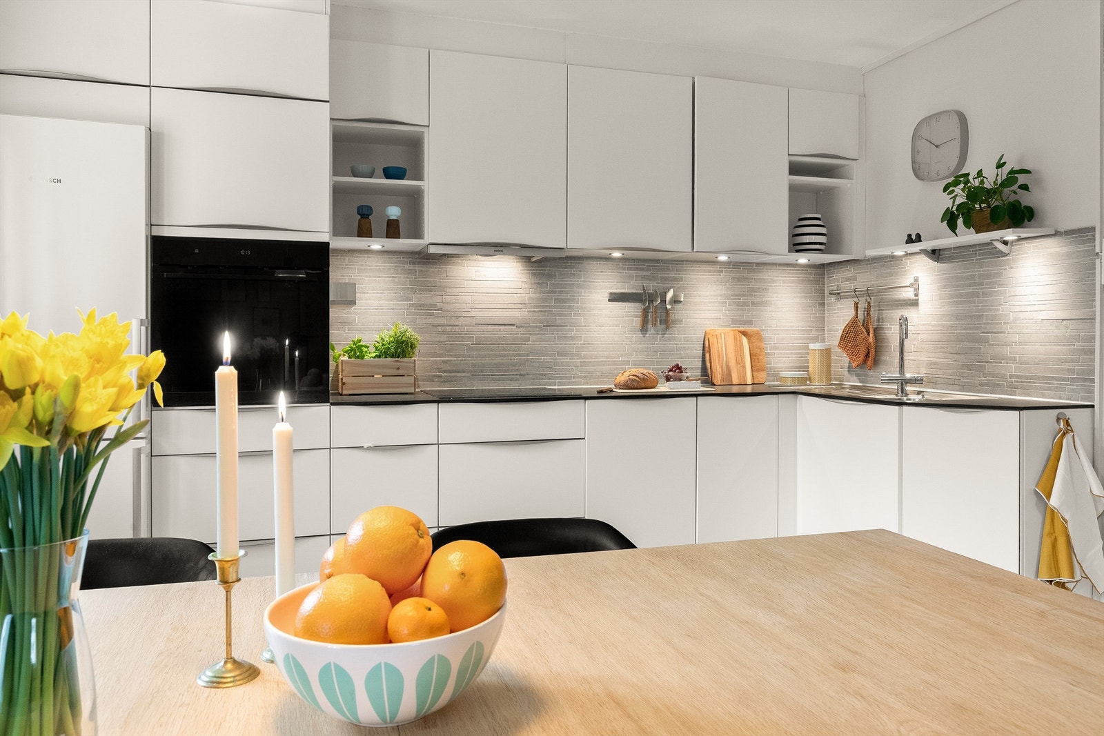 Kjøkkenet er utstyrt med komfyrvakt og aquastopp for økt sikkerhet. Galleribilde