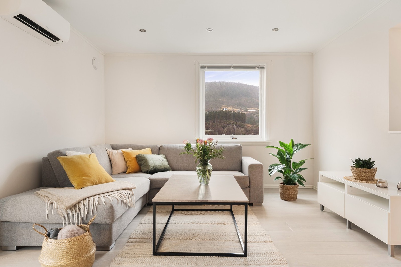 Leiligheten er lys og luftig og holder en fin standard. Galleribilde