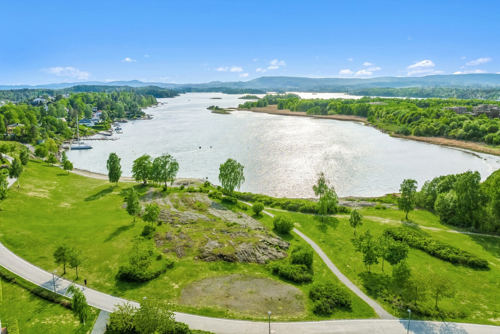 Kun 300 meter ned til nydelige Koksabukta Galleribilde