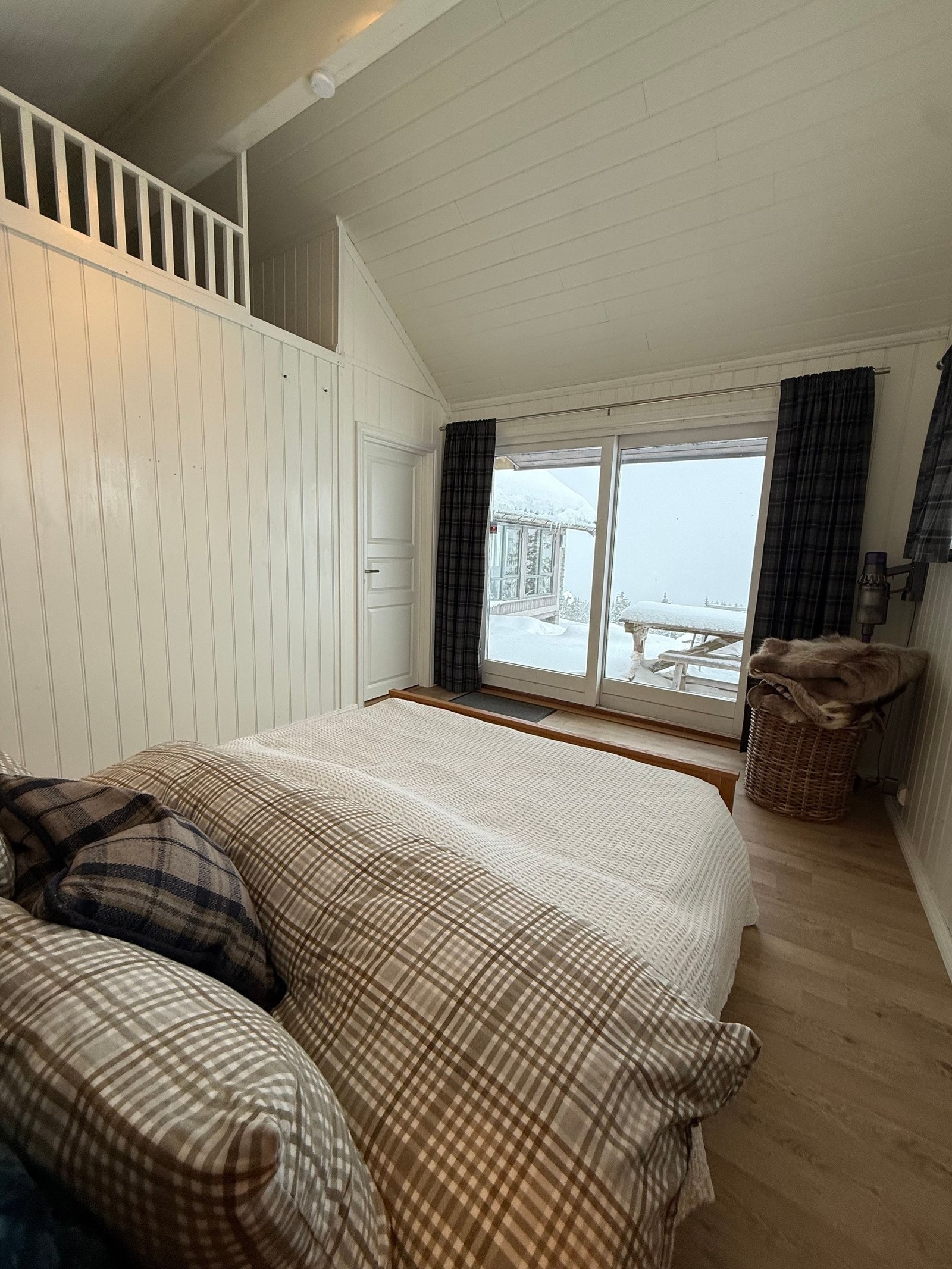 Hemsløsning med god plass til 2/3 madrasser Galleribilde