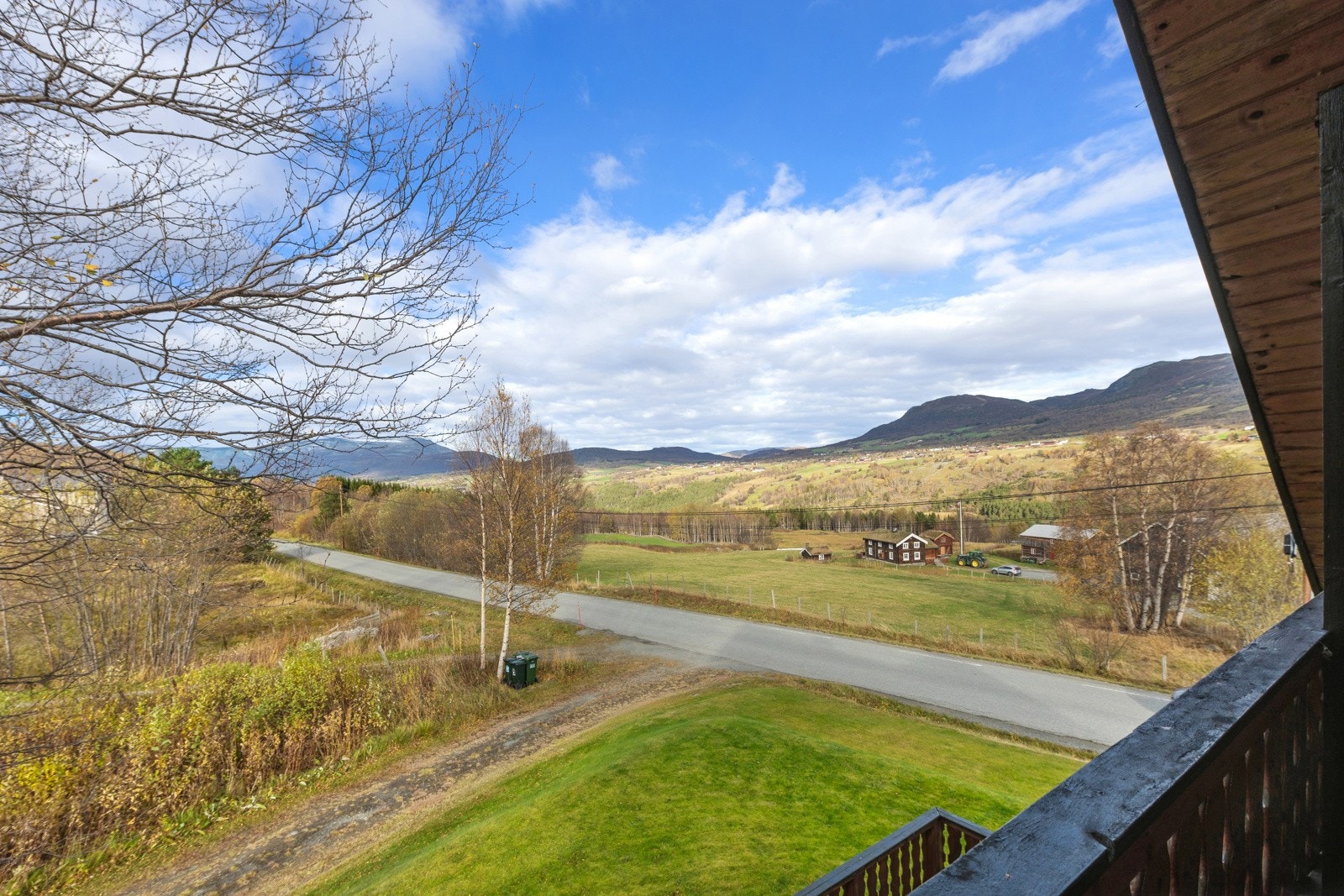 Flott utsikt fra loftsetasjen Galleribilde