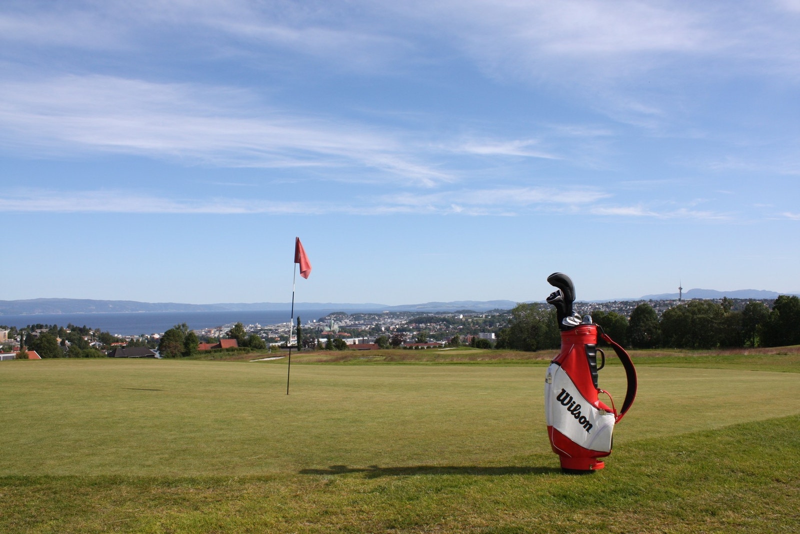 For golfentusiasten ligger Sommerseter golfbane like i nærheten. Galleribilde