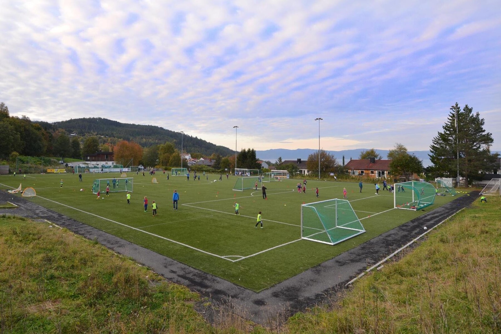 Området betraktes som meget barnevennlig med trygge rammer og gode oppvekstvilkår for barnefamilier. Galleribilde