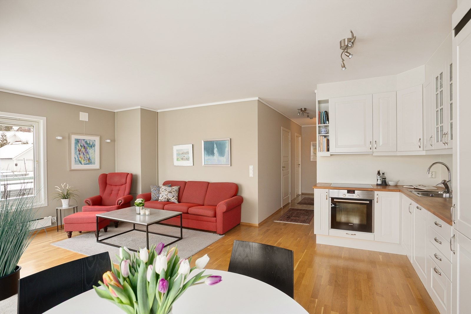 Velkommen til Vassbunnsvingen 1, presentert av Håkon Espeseth, Nordvik Asker. Foto : Eiendomsfoto As Galleribilde