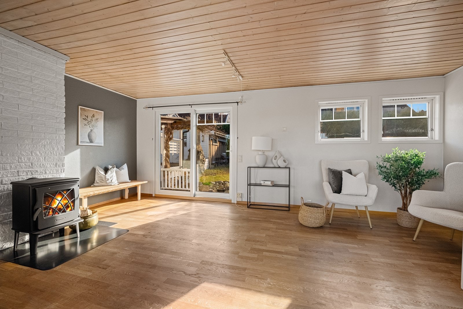 Utgang direkte til terrasse og hage Galleribilde