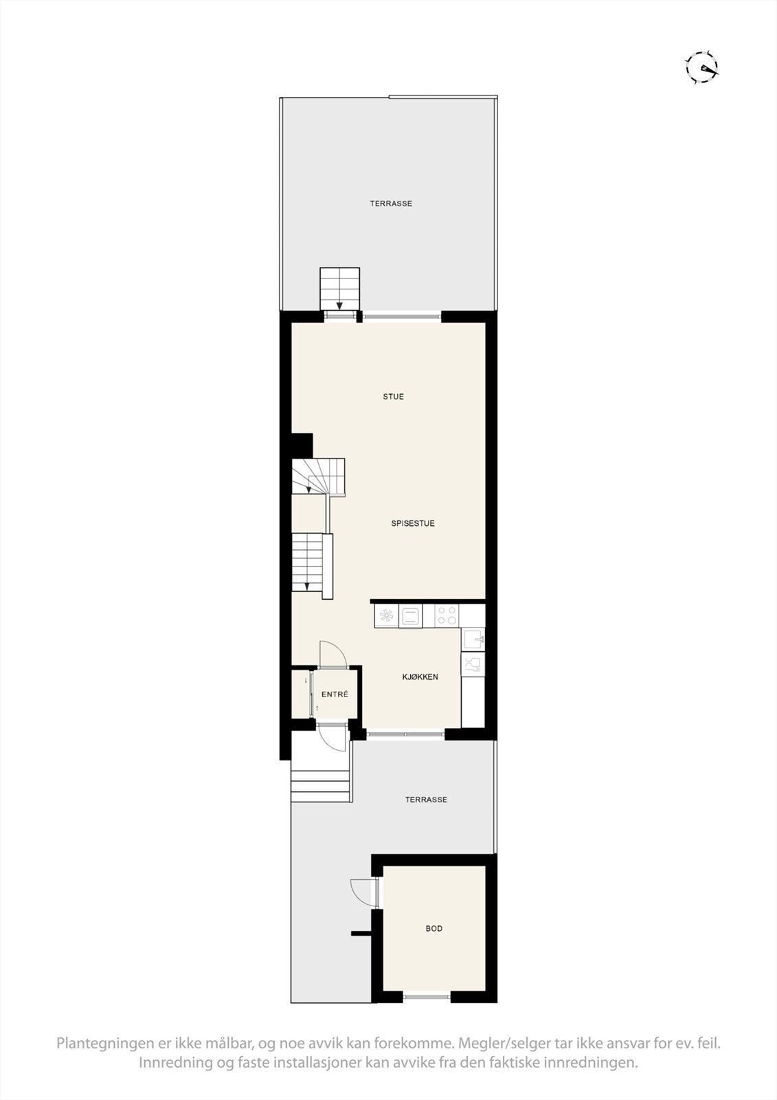 Første etasje har en arealeffektiv planløsning med entré, kjøkken og stue med utgang til veranda. Galleribilde