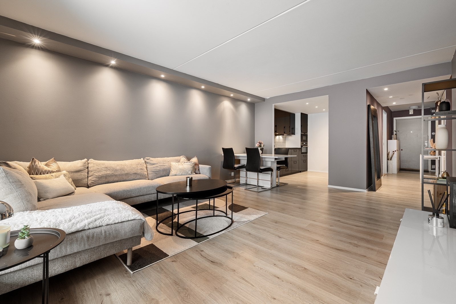 Leiligheten er malt i 2026 og har pene overflater og gulv. Galleribilde