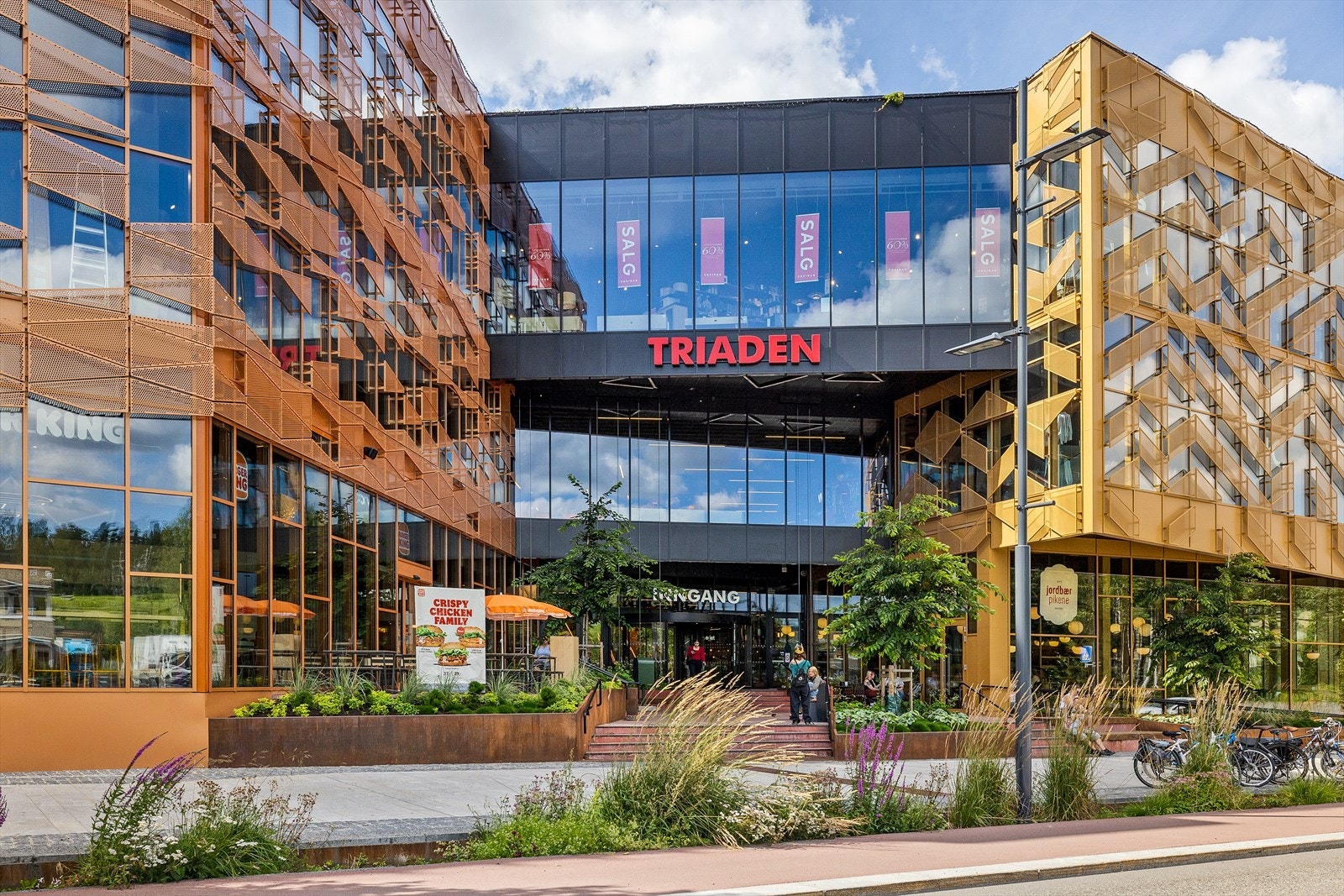 Triaden kjøpesenter ligger bare et par minutter fra leiligheten. Her har du et utallig utvalg av handel- og servicetilbud. Galleribilde