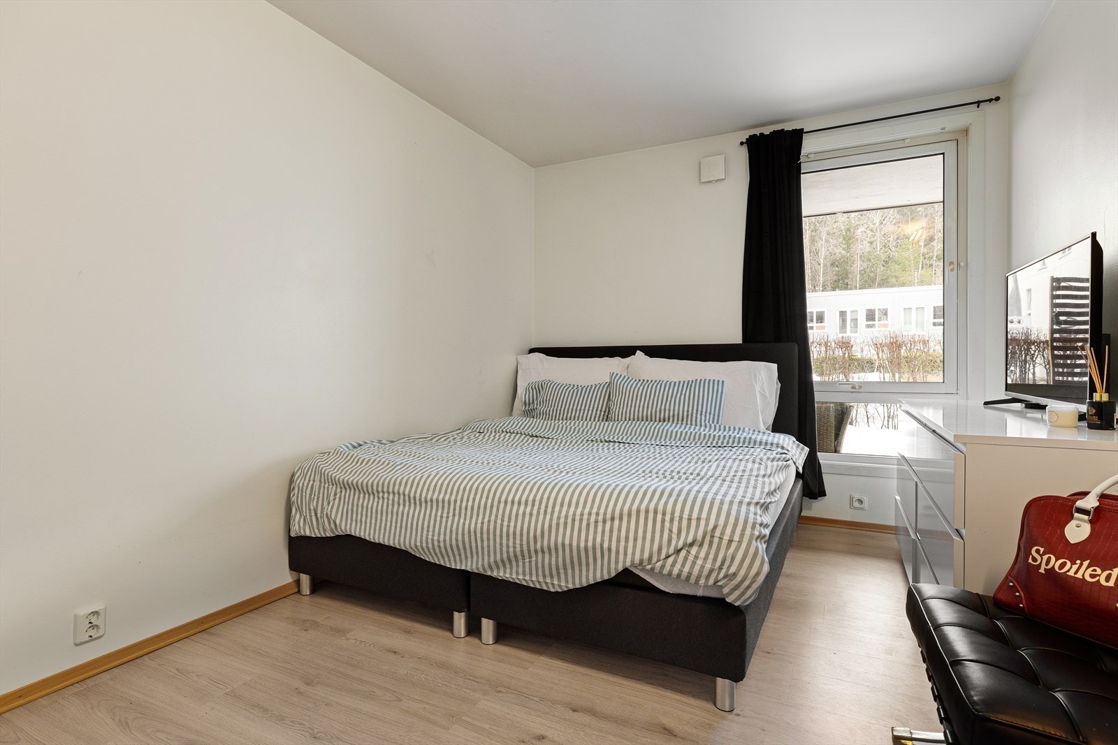 Her er det god plass til dobbeltseng. Galleribilde