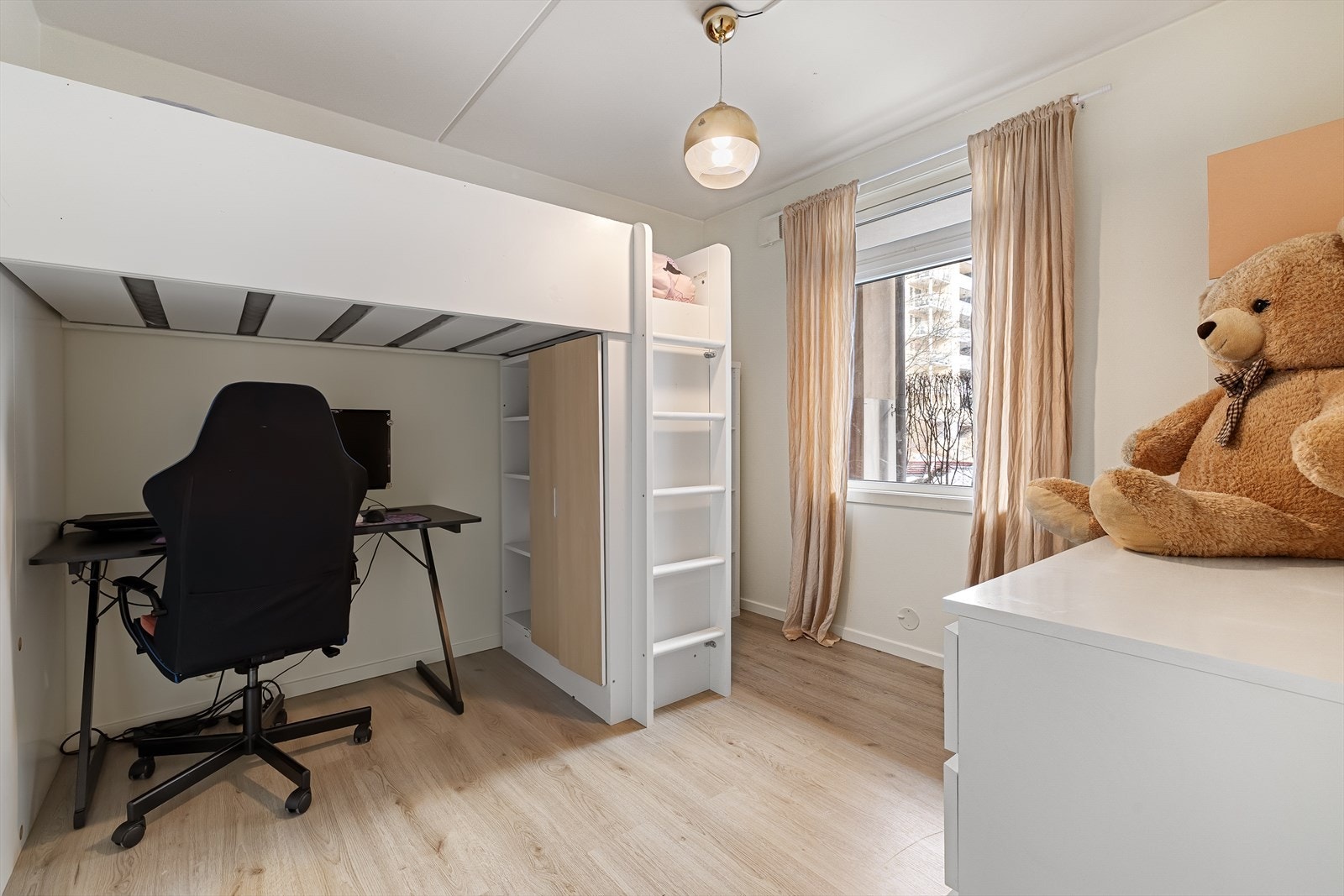 Soverom 3 er også av god størrelse. Benyttes i dag som barnerom. Galleribilde