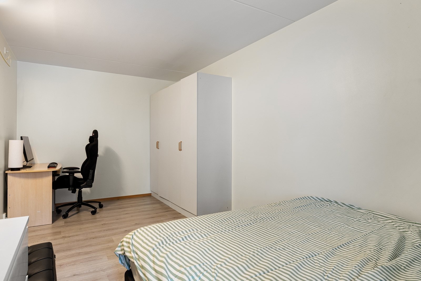 Det er også god plass til kontorpult og skap. Galleribilde