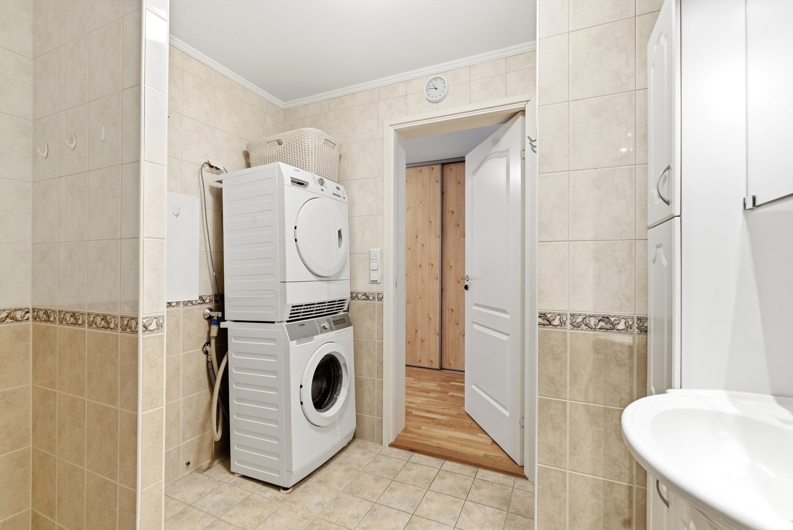 Vaskeroms-nisje på badet. Galleribilde