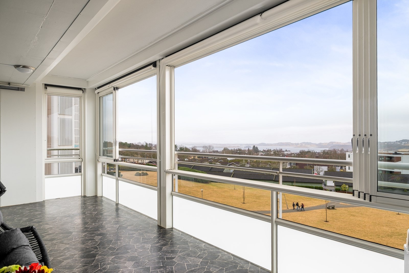 Velkommen til Jernalderveien 55A, en flott 4-roms endeleilighet beliggende i 4. etasje på Madlamark. Galleribilde