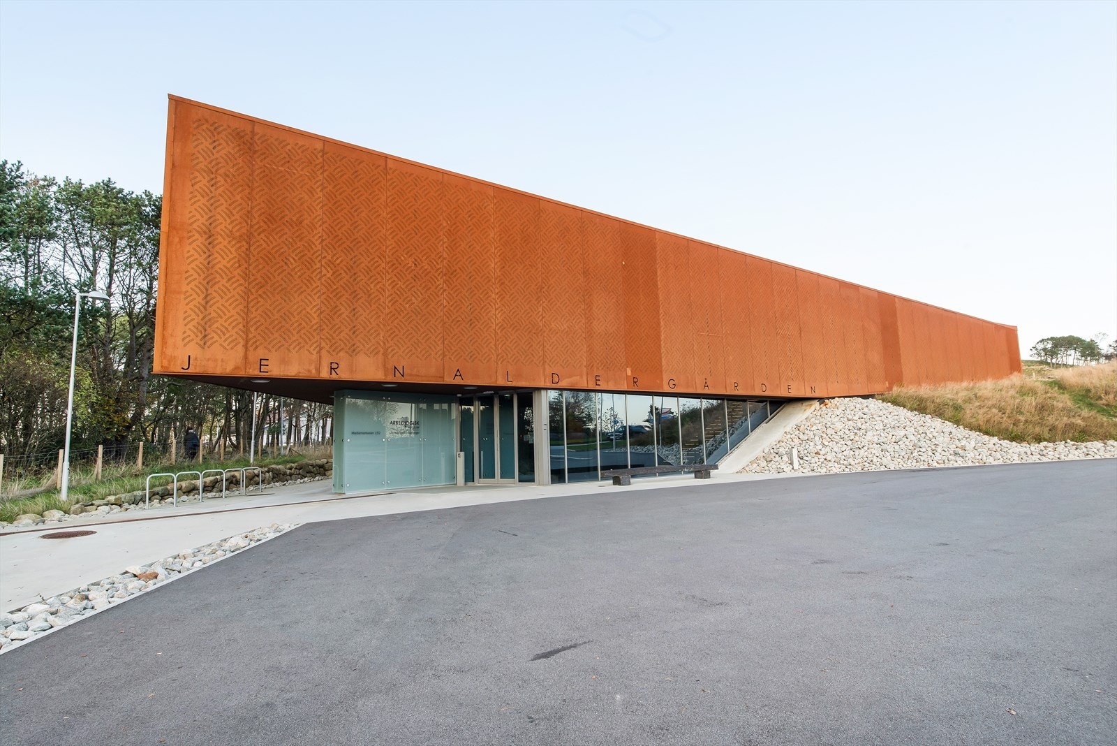 Jernaldergården besøkssenter ligger like bak borettslaget. Galleribilde