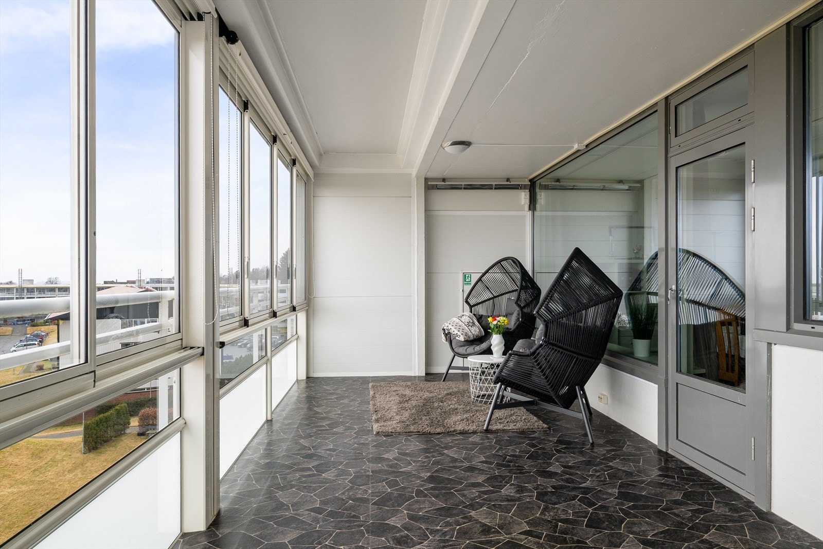 Balkongen måler ca. 20 m². Galleribilde