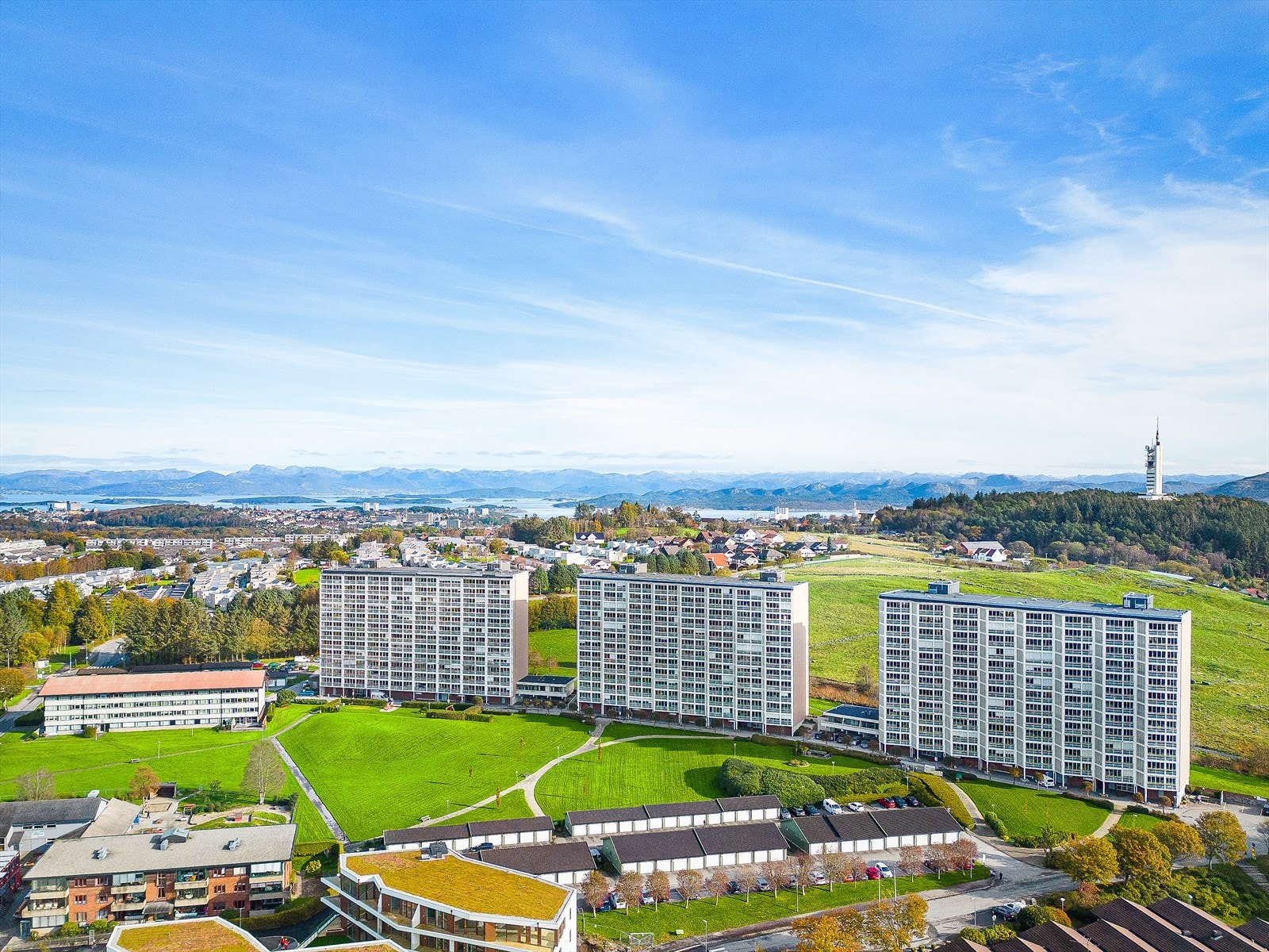 Borettslaget Madlamark I består av 294 andeler fordelt over 3 stk. 12. etasjes blokker. Galleribilde