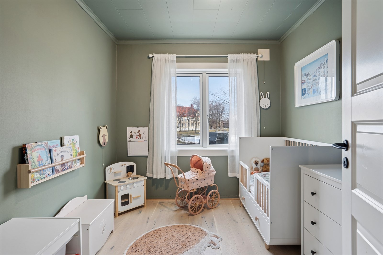 Soverom 2 nyttes i dag som barnerom Galleribilde