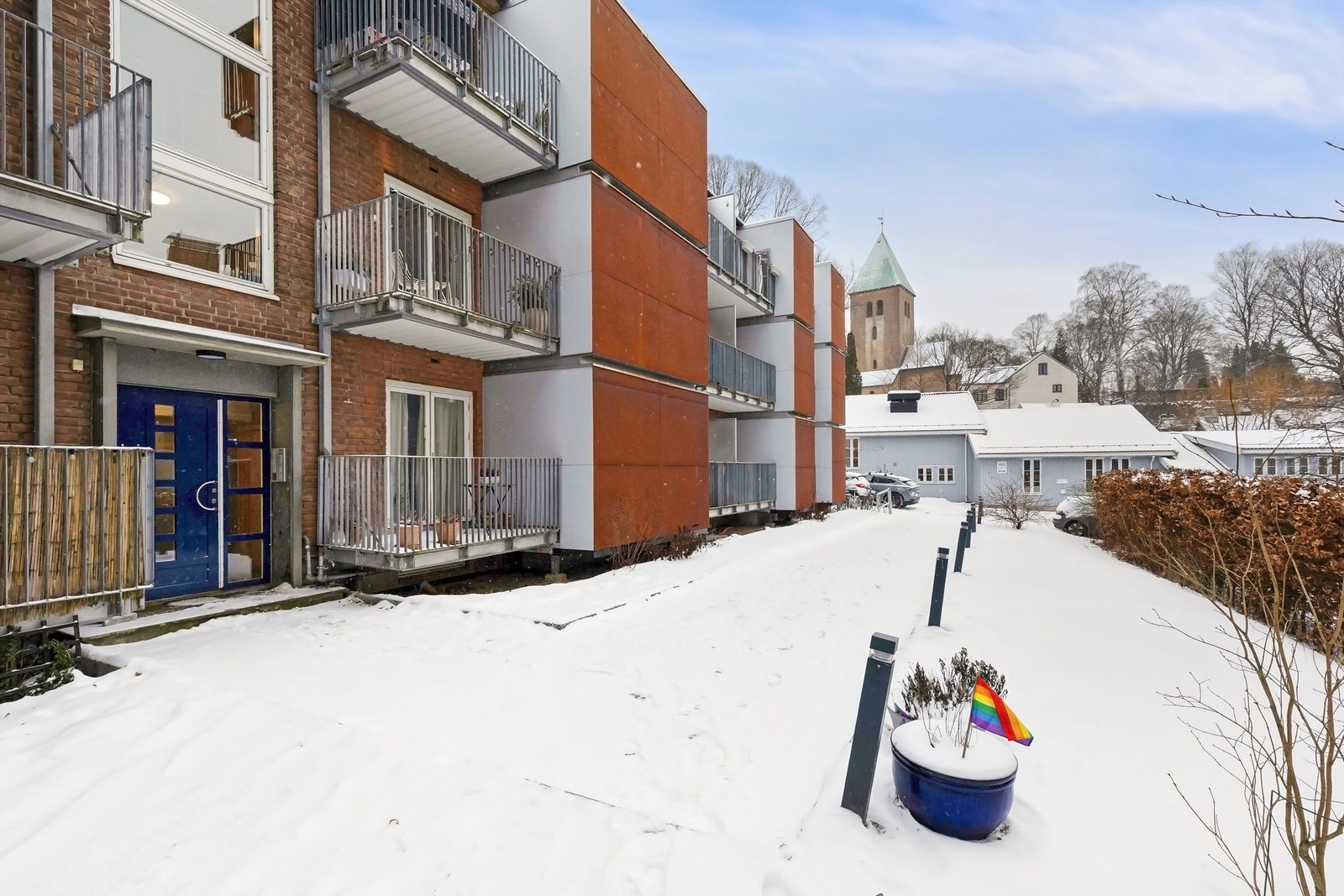 Her bor du med kort vei til både grønne rekreasjonsområder og et rikt byliv, med et bredt utvalg av hyggelige kaféer, spisesteder, dagligvarebutikker og nisjebutikker i nærområdet Galleribilde