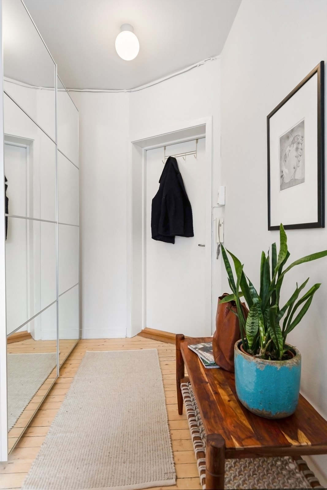 Leiligheten har en gjennomtenkt og funksjonell planløsning som består av entré, stue med åpen kjøkkenløsning og baderom Galleribilde