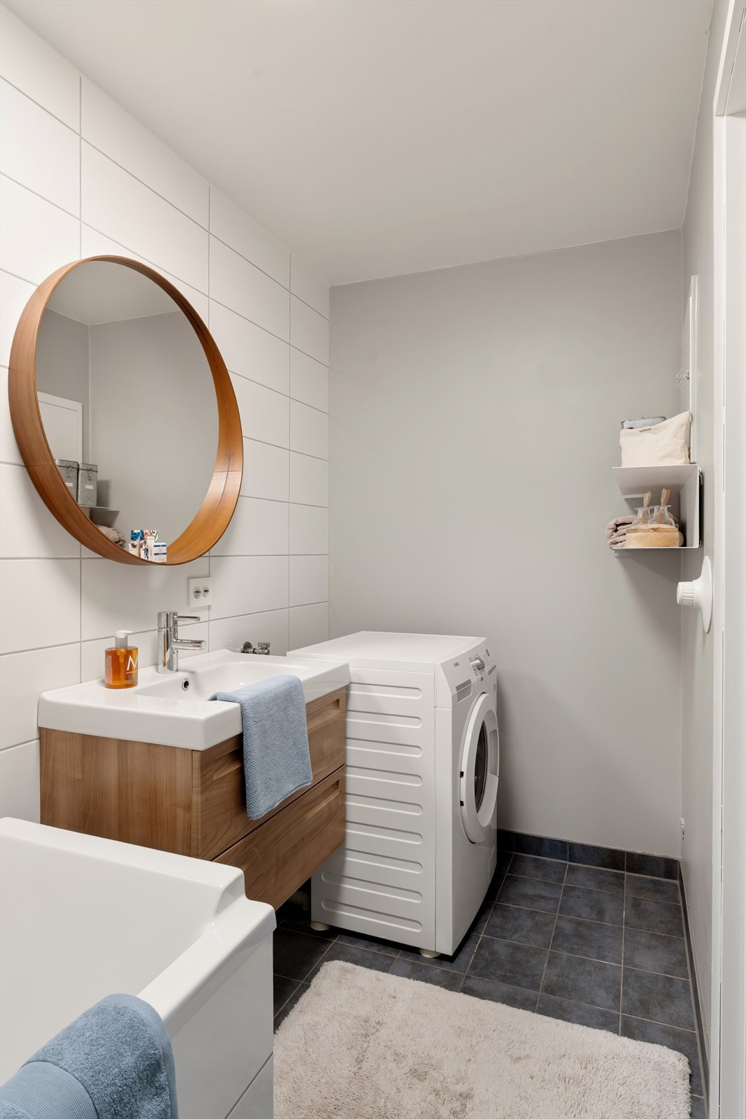 Opplegg for vaskemaskin og tørketrommel kan også nevnes. Galleribilde