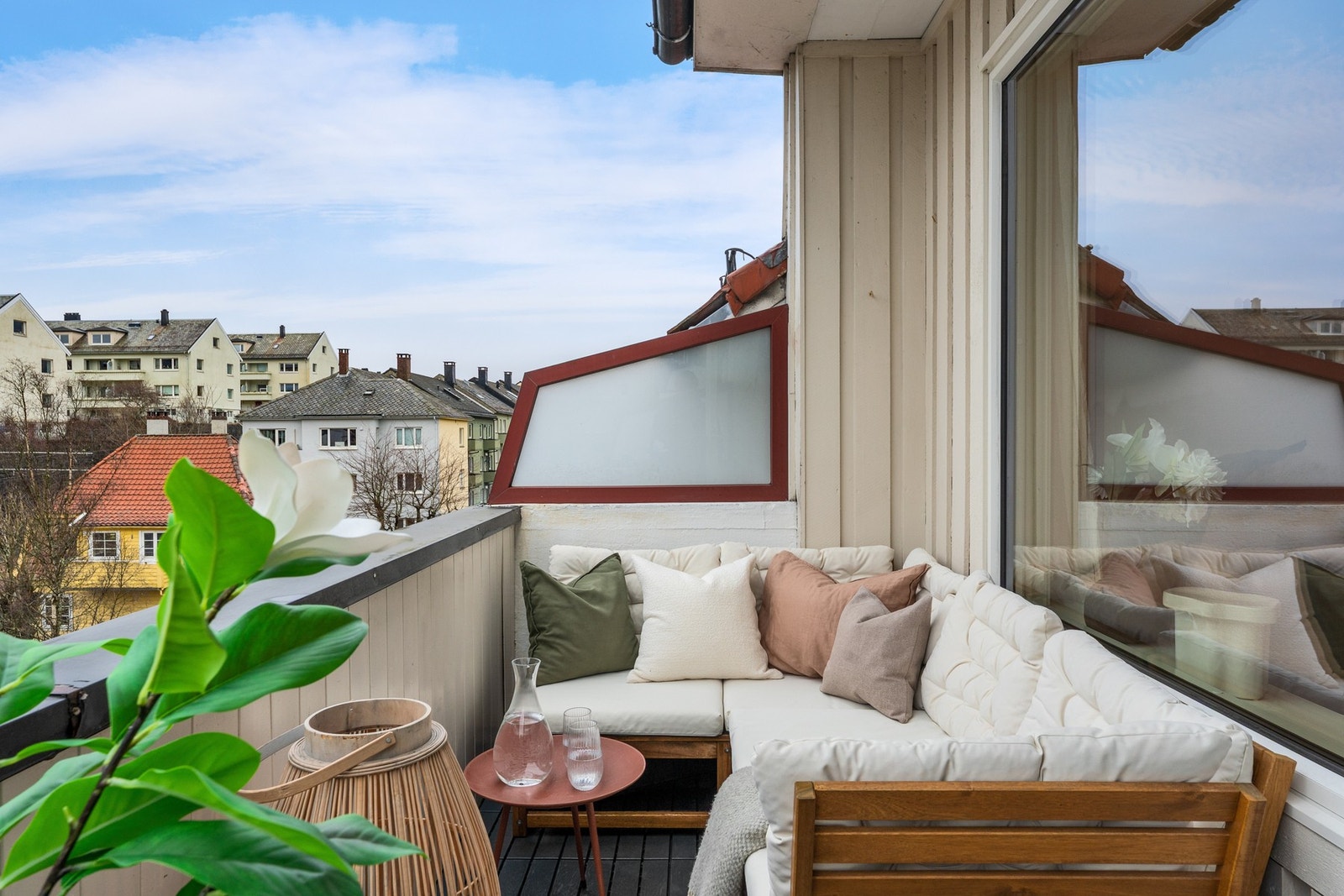 - Leiligheten har en solrik, vestvendt balkong - Galleribilde