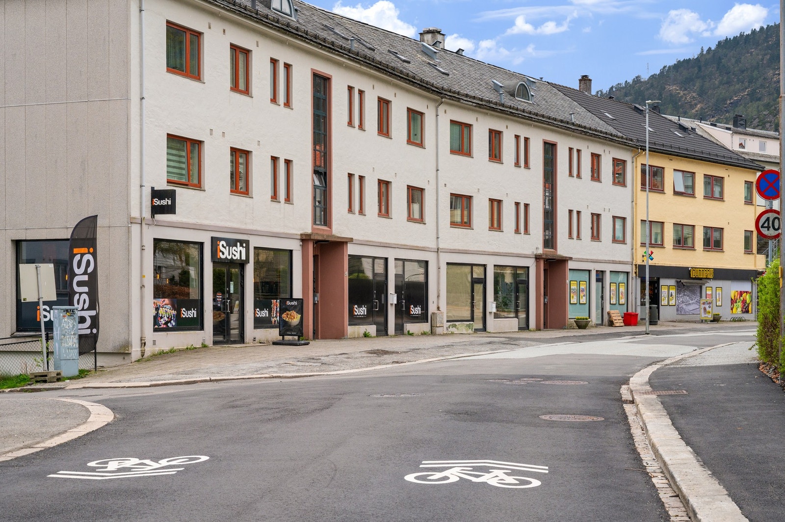 - iSushi Minde er kort gange fra leiligheten - Galleribilde