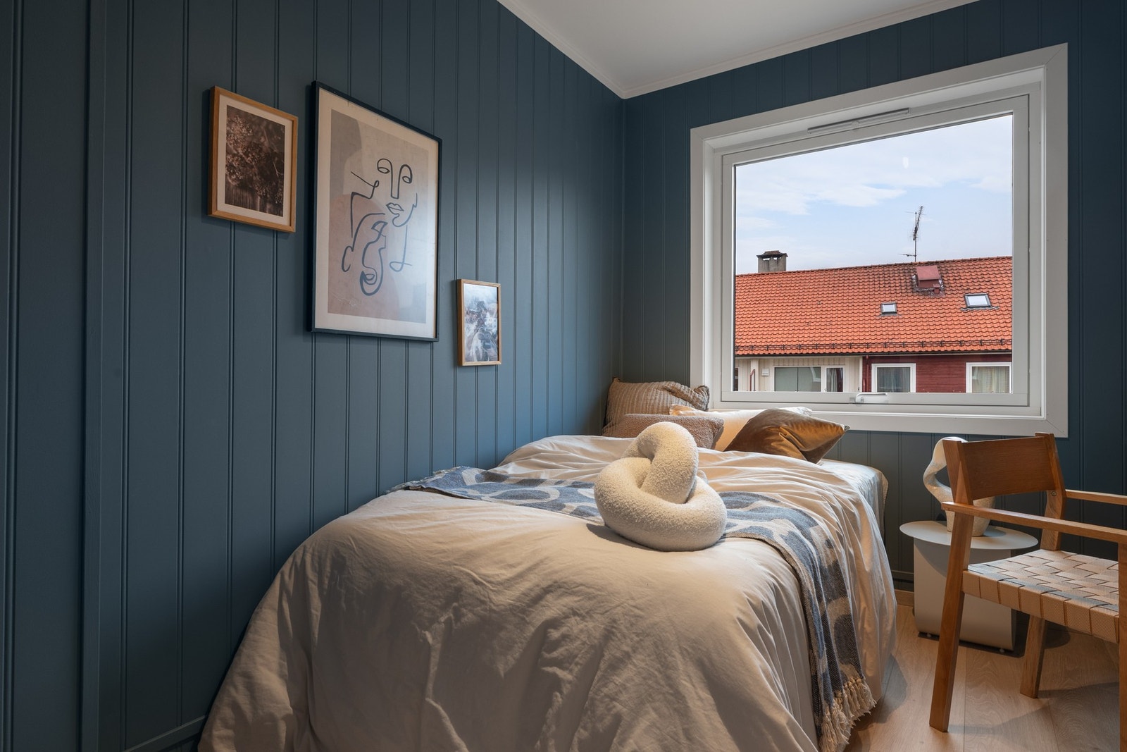 - Soverom 2 passer fint som både gjesterom, barnerom eller hjemmekontor - Galleribilde