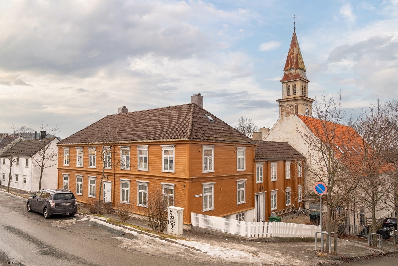 Leiligheten ligger i et attraktivt område på Møllenberg, en av Trondheims mest populære bydeler. Her er det kun få minutters gange til både sentrum og Solsiden med et rikt utvalg butikker. Galleribilde
