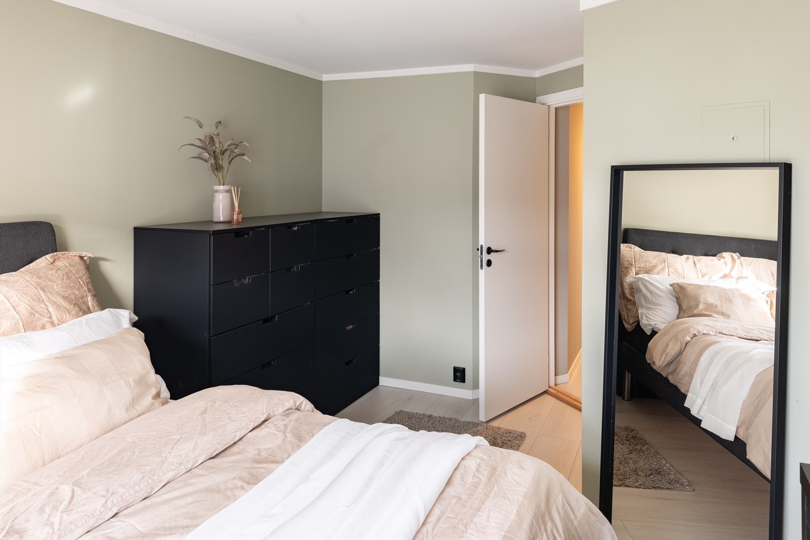 Her er det også plass til ønsket garderobeløsning. Galleribilde