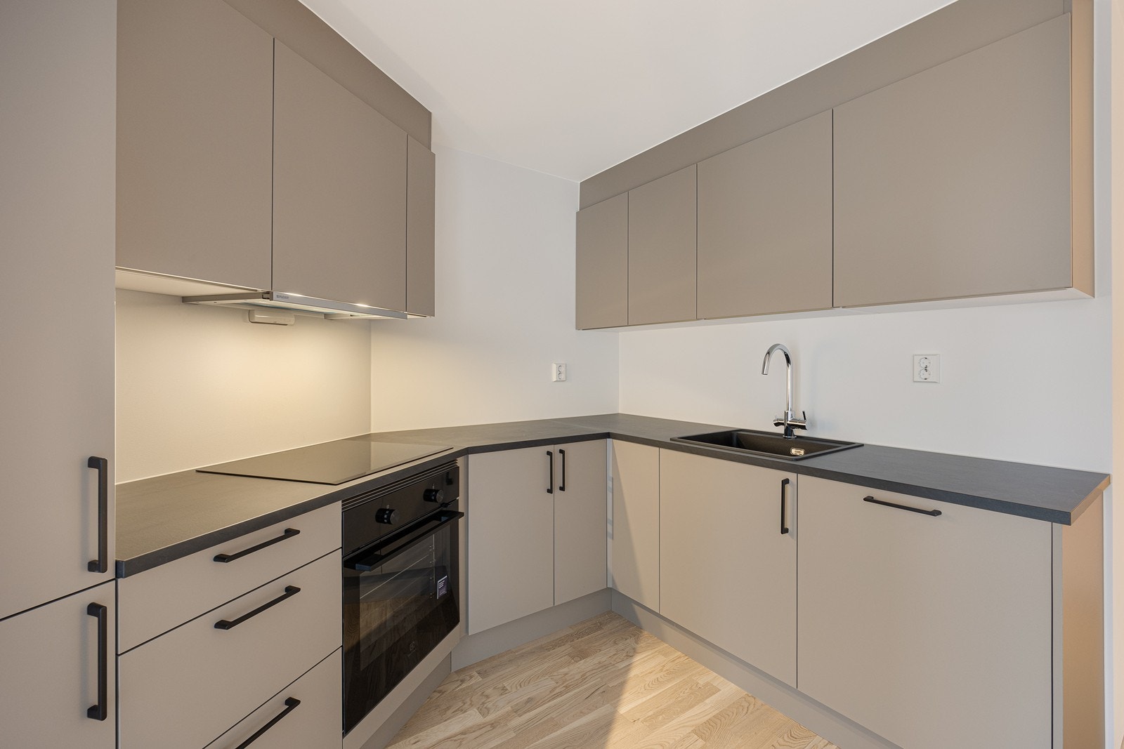 Alle hvitevarer er integrerte. Noe som gir et helhetlig preg. Galleribilde