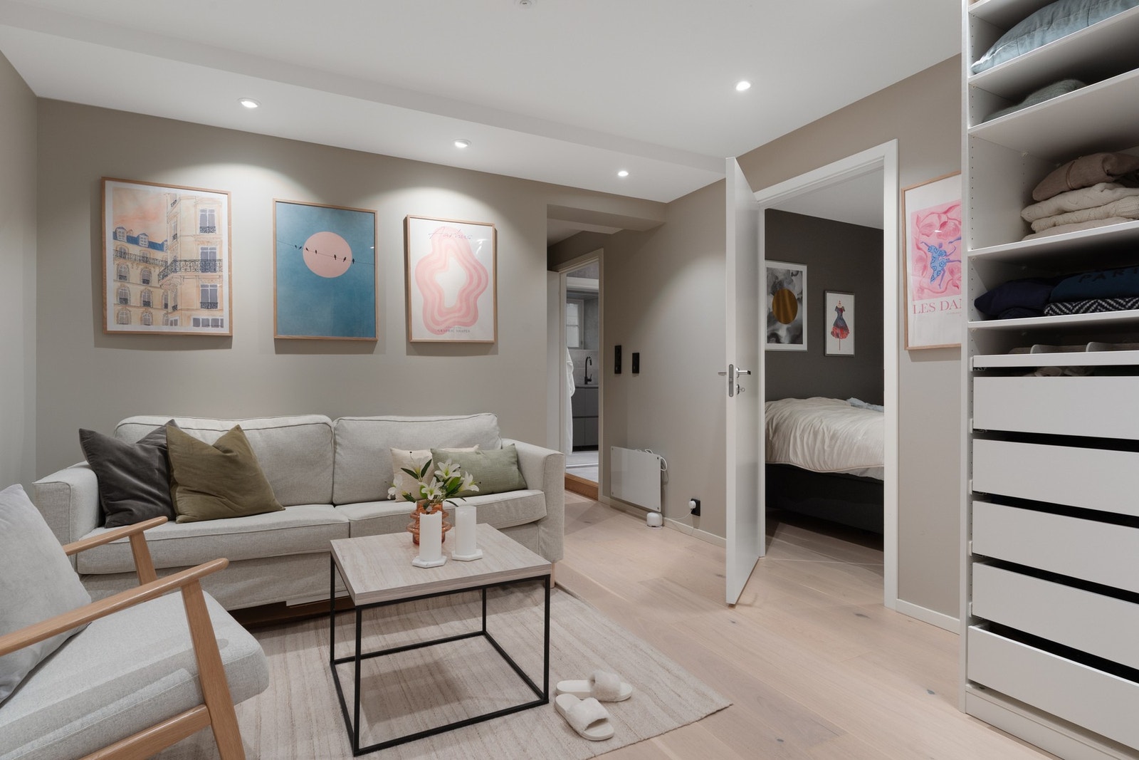 Her har man også en ekstra garderobe til oppbevaring. Galleribilde