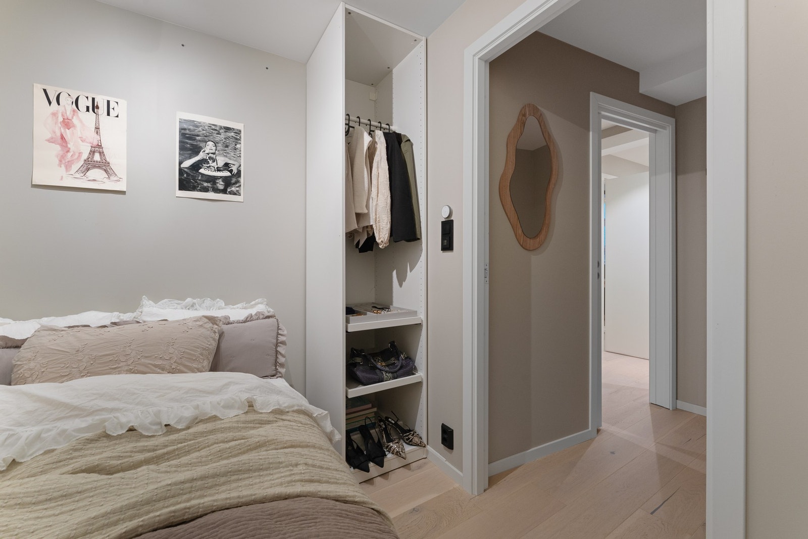 Det er en bod som per i dag blir brukt som soverom. Dette rommet er ikke godkjent for varig opphold. Galleribilde