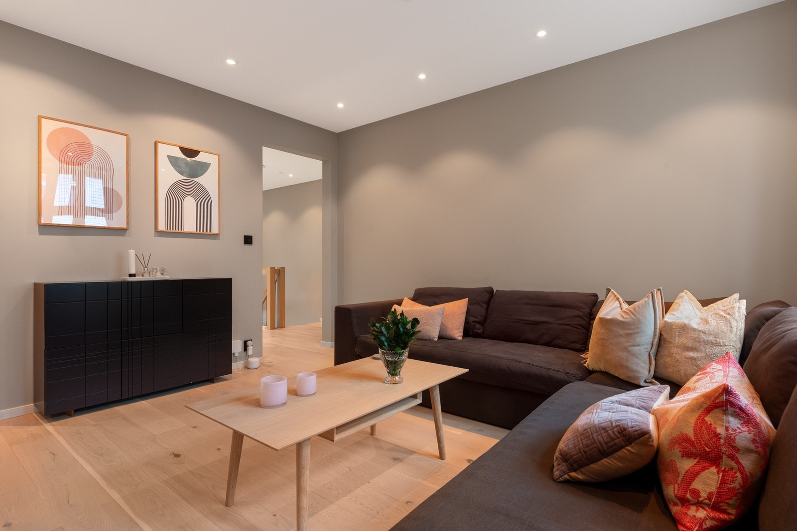 Boligen har en god planløsning som gjør det enkelt å innrede. Galleribilde