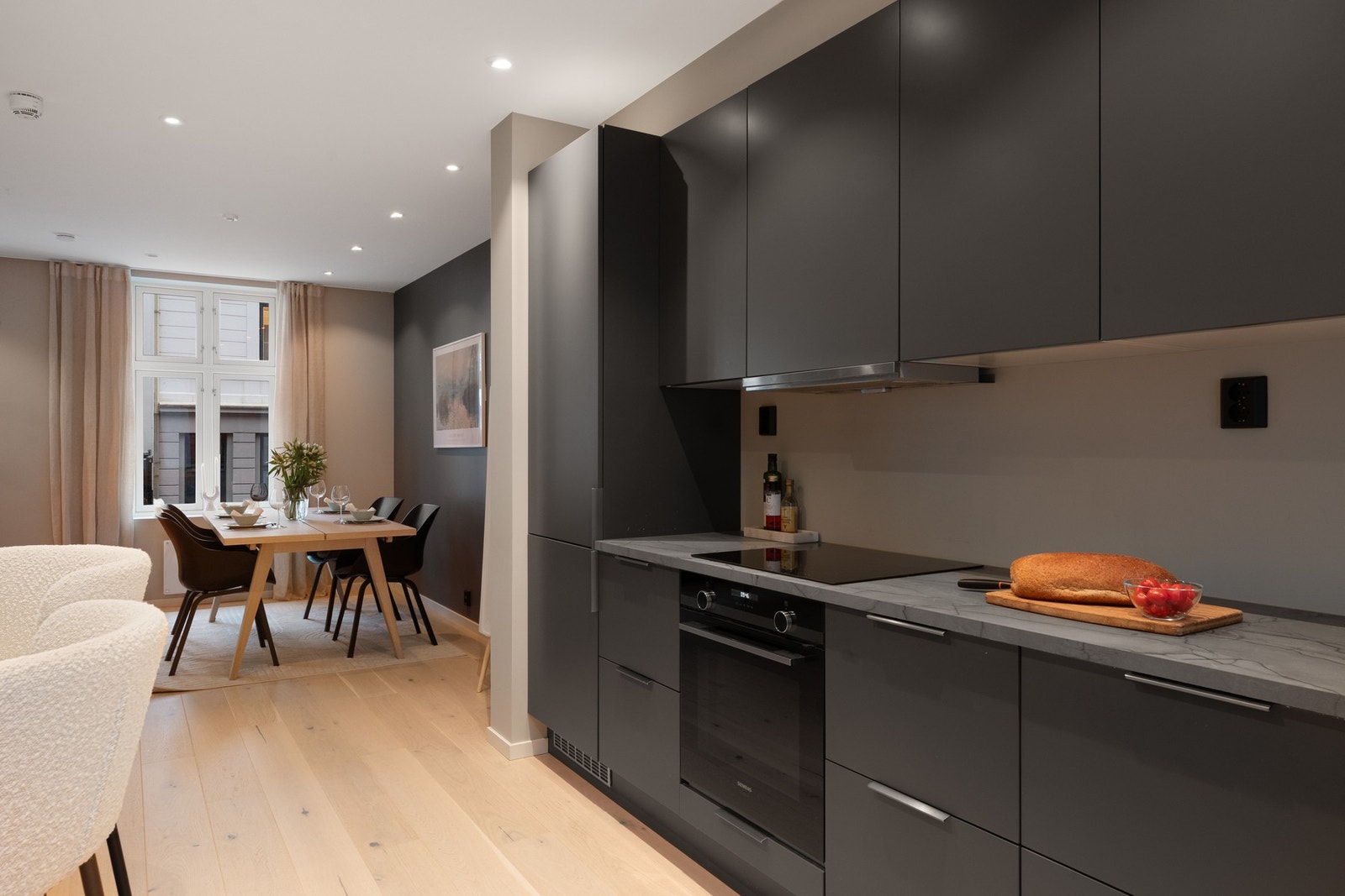 Boligen har et moderne og lekkert kjøkken. Galleribilde